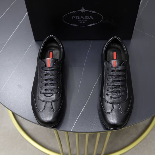 出厂价： 顶级原单 品牌：Prada 普拉达 标准码：男码38 44 45可以定做 等级：官网同款 材料：原版牛皮面 牛皮内里 原版耐磨柔软大底 款式类别：休闲